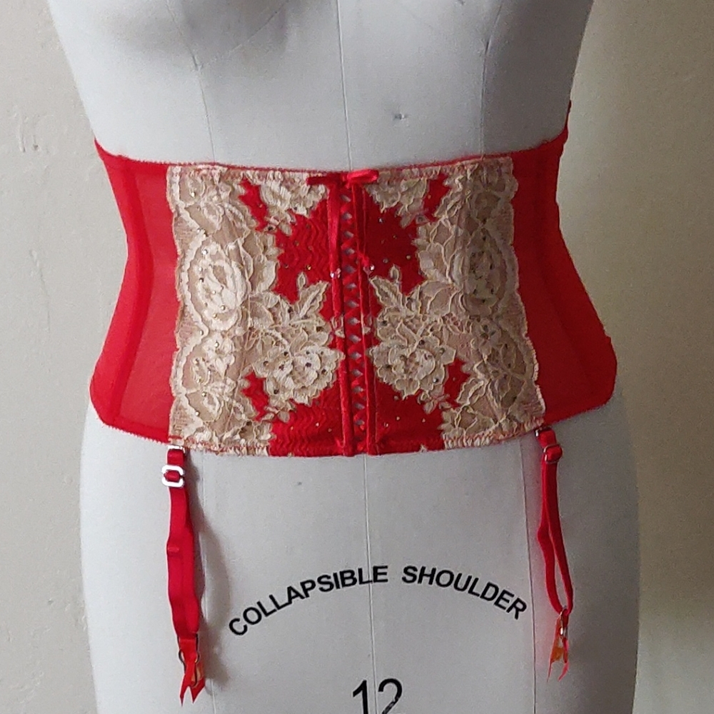 NWOT Victoria's secret Red & Gold waspie with adjustable garters